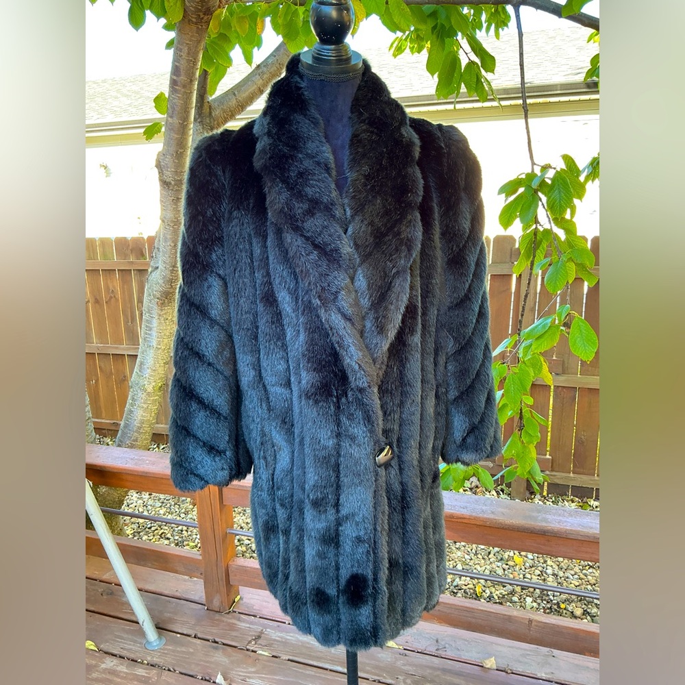 Dressy modern faux fur coat 🔥🔥